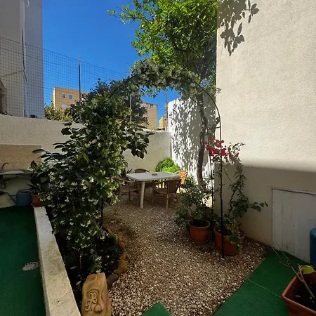 Flowered House With Garden Apartment *